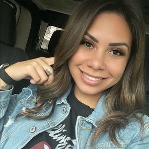 Meet your Posher, Johnnilee